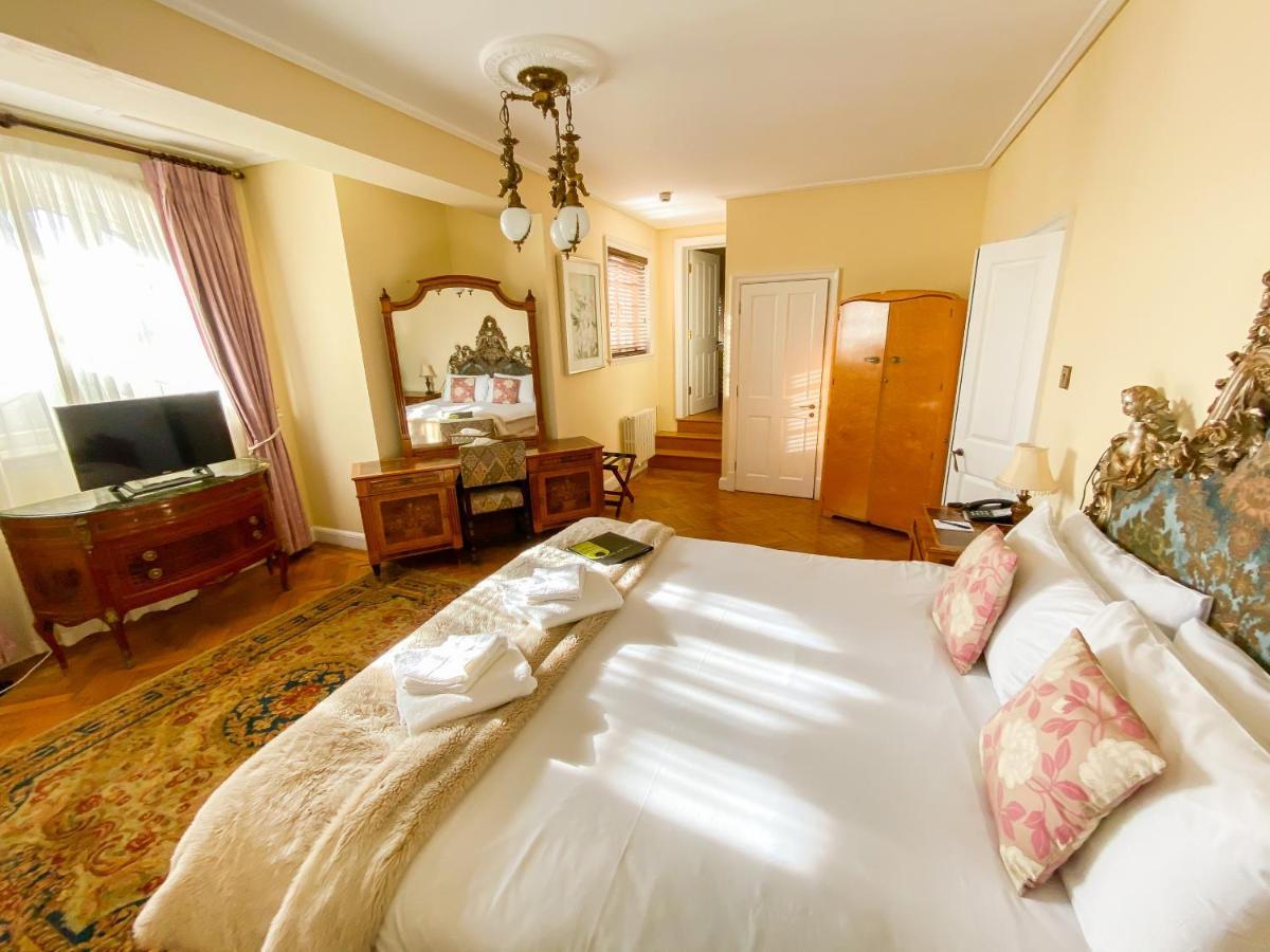 St Giles House 4*