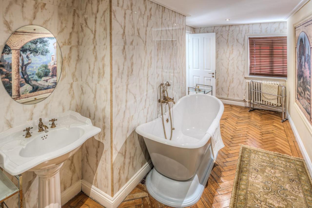 Hotel St Giles House 4*